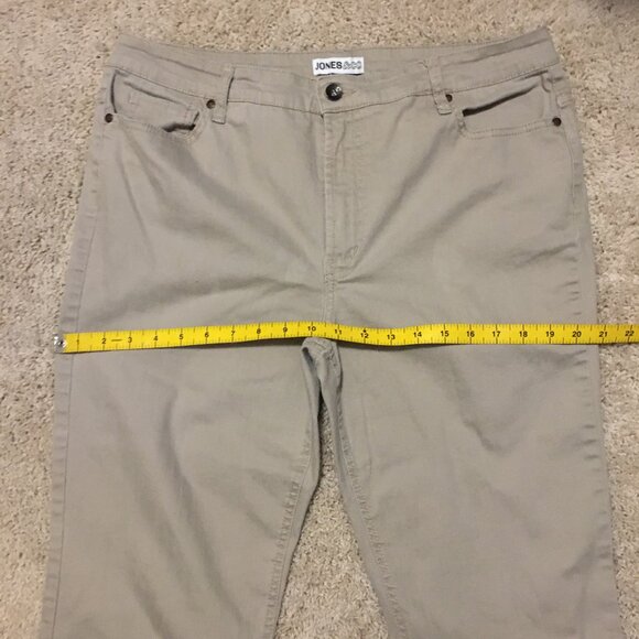 Jones & Co. Oatmeal Rolled Cuff Capris - Picture 11 of 14